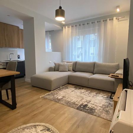 Centrally Located Glamorous Bright Apt Near Bazaar Tirana Exteriör bild