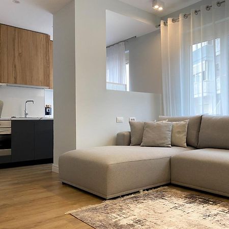 Centrally Located Glamorous Bright Apt Near Bazaar Tirana Exteriör bild