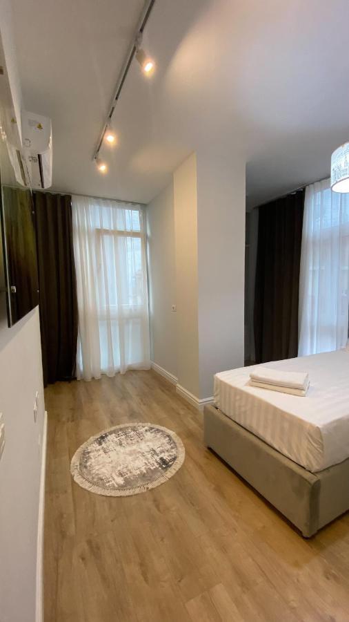 Centrally Located Glamorous Bright Apt Near Bazaar Tirana Exteriör bild