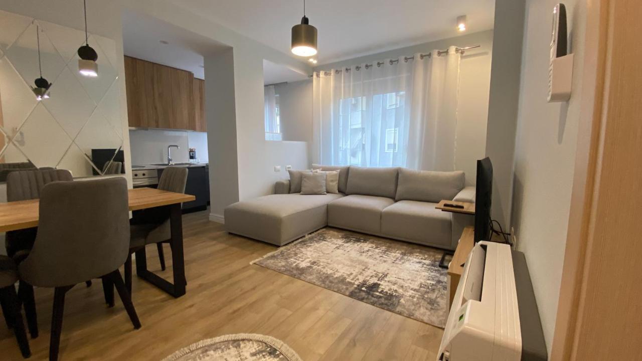 Centrally Located Glamorous Bright Apt Near Bazaar Tirana Exteriör bild