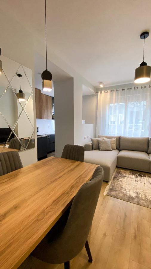 Centrally Located Glamorous Bright Apt Near Bazaar Tirana Exteriör bild