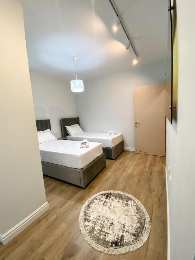 Centrally Located Glamorous Bright Apt Near Bazaar Tirana Exteriör bild