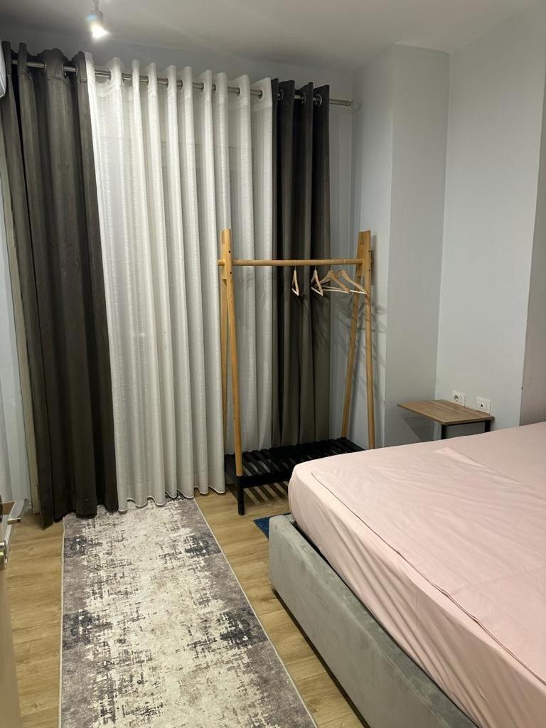 Centrally Located Glamorous Bright Apt Near Bazaar Tirana Exteriör bild
