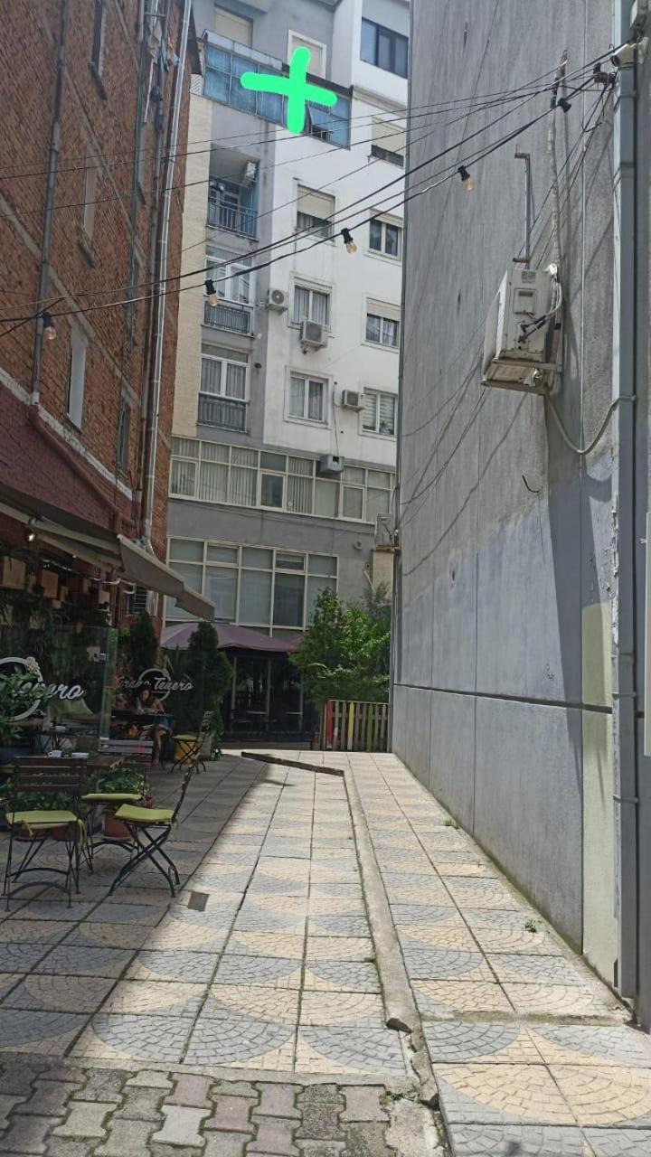 Centrally Located Glamorous Bright Apt Near Bazaar Tirana Exteriör bild